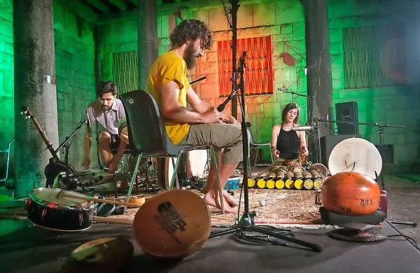 Zasedba Širom bo v središču otvoritvenega festivalskega večera. 