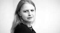 Pisateljica Mojca Kumerdej je slovenska avtorica v središču 
letošnje Vilenice.
