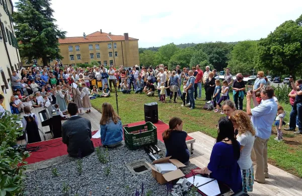 Mlada Vilenica k sodelovanju vselej pritegne veliko obetavnih pesnic in pesnikov, likovnic in likovnikov ... 