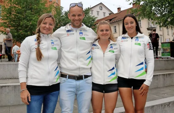Špela Ponomarenko Janić (levo) bo v letošnji sezoni stiskala pesti 
za svojo ekipo. 