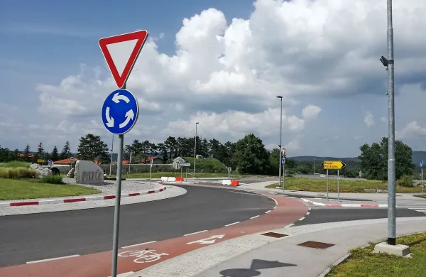Z novim OPN bi ob krožišče  umestili tudi bencinsko črpalko.