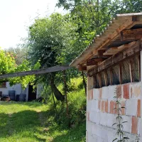 Boj za izolske kažete se nadaljuje