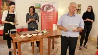  Pobudnik sodelovanja Andrej Jelovčan in izdelovanje čokoladnih 
žlikrofov. 

