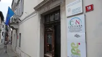 V Obalni samoupravni skupnosti italijanske narodnosti ocenjujejo, 
da imajo več kot 3000 pripadnikov. 