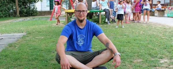 Nejc Rožac si ne predstavlja, da bi osem ur preživel za pisalno 
mizo. 
