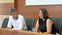 Violeta Bulc je predstavila novosti pri financiranju v prihajajoči 
evropski perspektivi. Ob njej je predsednik OOZ Sežana Jernej 
Bortolato.