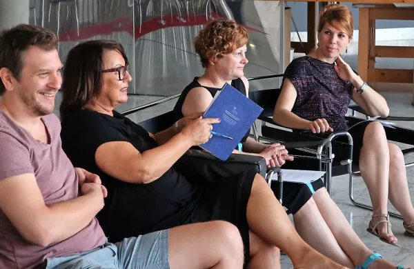 Repertoar prihajajoče sezone  so v novogoriškem gledališču družno predstavili (z leve) Marko Bratuš, Maja Jerman Bratec, Martina 
Mrhar in Ana Kržišnik Blažica.  
