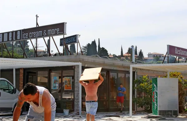 Namesto lokalov Karamela in Majestic, bo ob osrednji portoroški 
plaži predvidoma julija zaživela restavracija Bungalow. 