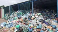 V komunalnih podjetjih se že zdaj, ko je prevzem omejila družba 
Interseroh, kopiči odpadna embalaža, če bodo prevzem omejile še 
druge embalažne družbe, bodo razmere neobvladljive. 