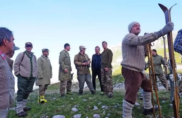   Za film o zgodovini Bovške, ki ga te dni na  Mangrtskem sedlu snemajo o smučarski tekmi zaveznikov 
leta 1945, takse ne bo treba plačati.