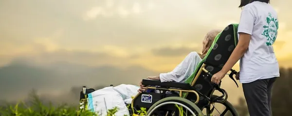 Soočenje z življenjem v vsej njegovi resničnosti, tudi z njegovim 
koncem, je temelj za resnično, trdno srečo, menijo v Hospicu. 
