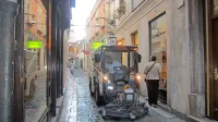V zgodnjem jutru se komunalni delavci odpravijo med mestne 
ulice in jih skrbno očistijo.