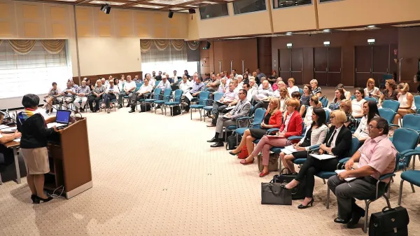 V konferenčnem centru Perla se je zbrala večina svetnikov treh 
občin. 