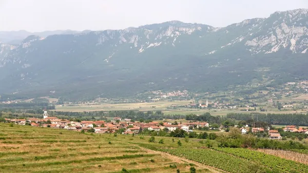 Posamezniki, ki se v zgornji in spodnji Vipavski dolini ukvarjajo s 
turizmom, novico o ustanovitvi novega zavoda večinoma sprejemajo z naklonjenostjo in upanjem.