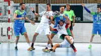 Slovenski rokometaši (v modrih dresih) bodo v lovu na zasuk v Veszpremu potrebovali čvrsto obrambo.