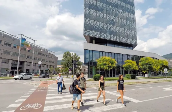 Dutb je za premoženje v Eda centru v nekaj nadstropjih plačala 
skoraj dvanajst milijonov evrov, kaj bo z njim pa še ni znano. 