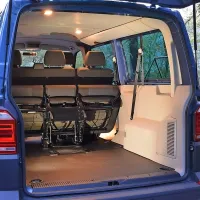 V zadnjem delu vozila je prostora več kot dovolj. 