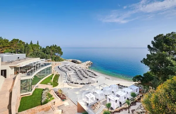Prenovljena plaža hotela Kempinski Adriatic