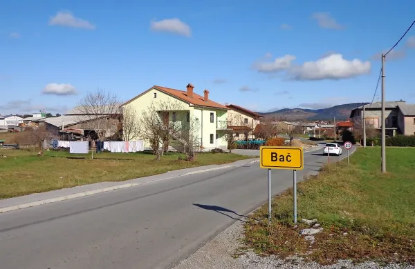 Bač, ki je bil doslej del krajevne skupnosti Knežak, bo po lokalnih 
volitvah zaživel kot samostojna krajevna skupnost.