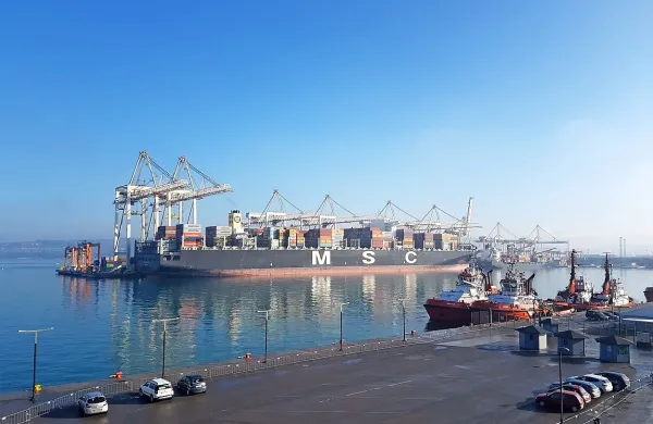 MSC Katrina, ki je marca tri noči kratila spanec Koprčanov, bo ob 
prihodu v Koper upoštevala niz ukrepov za omilitev nadležnega 
nizkofrekvenčnega brnenja, ki sta jih pripravila Luka in uprava za 
pomorstvo.   