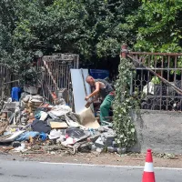Zasebna deponija, ki si jo je sredi Škofij že pred 15 leti  omislil eden 
od krajanov, je spravljala v obup zlasti bližnje sosede. 