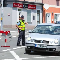 Zaradi logistike ob čistilni akciji  je bil delno oviran promet skozi n 
Škofije. 