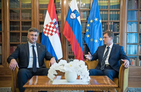 Iztekajoči se mandat Cerarjeve vlade bodo zaznamovali neurejeni 
odnosi s Hrvaško. 