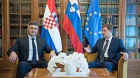 Iztekajoči se mandat Cerarjeve vlade bodo zaznamovali neurejeni 
odnosi s Hrvaško. 