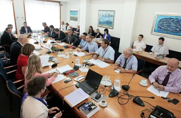 Kdo bo vodil državni zbor?