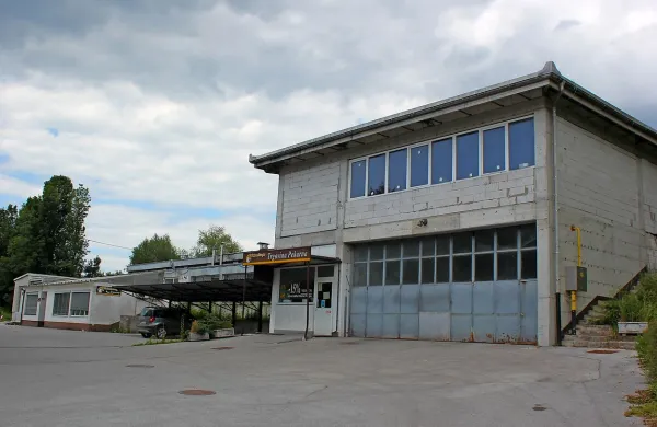  Pekarna Postojna že pred uvedbo stečaja dotrajanega proizvodnega obrata ni ustrezno vzdrževala, zastarela pa je bila tudi 
oprema, zato higienskim in tehničnim standardom ni več ustrezal.