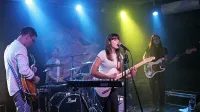 Koala Voice, ena najbolj vročih slovenskih skupin,  je novembra lani v električni različici nastopila v Centru mladih Koper, 18. julija pa 
bo na muzejski vrt prišla v akustični preobleki. 