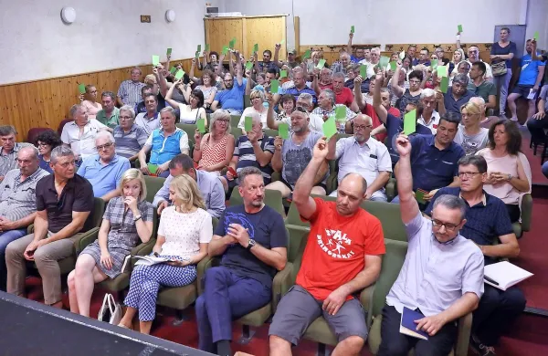 Zbora občanov v Ospu se je udeležilo 81 krajanov, od tega jih je 46 glasovalo za delitev KS Črni Kal. 