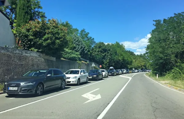 Stanje na cesti Koper-Šmarje ob 15.45.