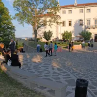 Iz vile so odmevale arije
