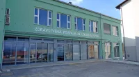 Ambulanta, ki deluje v prostorih zdravstvene postaje v Pivki, 
večkrat ostane brez interneta ter brez povezave s sistemom za 
izdajanje napotnic in receptov.