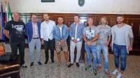 Zvezdniško nogometno tekmo so napovedali: (z leve) Jani Jerant, 
Denis Novato, Jure Košir, Kristian Ghedina, Peter Bolčič, Vili 
Resnik, Miha Guštin in Etiénne Huskič. 