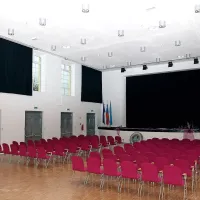 Če v  nekaterih istrskih občinah menijo, da politična srečanja 
nimajo kaj iskati v  zadružnih domovih KS, v Piranu podpirajo čim 
več dejavnosti, ki bi spodbujale politično participacijo v občini.