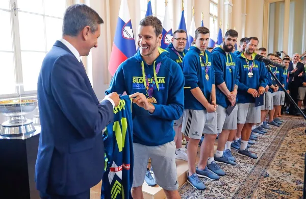 Dončić bo z Dragićem med gledalci
