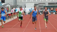 Član AK Gorica Enej Leban (modri v sredini) je  zmagal v teku na 100 
m. 