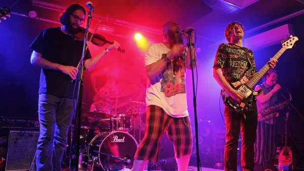 Kultur Shock so navdušili z izvirnostjo in energijo, kot naročeno za 
klubski nastop.