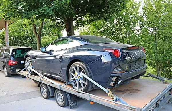 Romun je vztrajal, da je za ferrari californio, vredno več kot 100.000 evrov, odštel 62.000 evrov. 