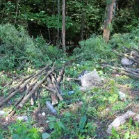 Če ne bi delavci CPK urejali brežine med ocepom za male Loče in 
Hrušico, bi verjetno kakšen domačin čez čas našel le ostanke 
oblačil in kosti.