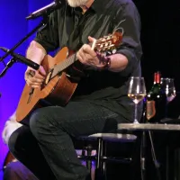 Jutri bo na gradu Dobrovo na koncertu nastopil legendarni 
igralec Rade Šerbedžija z bendom Zapadni kolodvor. 