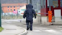 Hrvat z lažnim samomorilnim pasom kmalu na zatožno klop