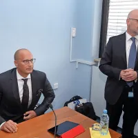 Umik tožb proti Časarju ni v načrtu