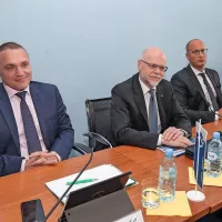 Umik tožb proti Časarju ni v načrtu