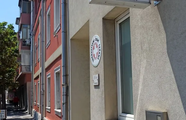 V ZD Sežana iščejo zdravnika na urgenci, zdravnika splošne medicine 
v Hrpeljah,  in ginekologa, soočajo se tudi s prostorsko stisko. 