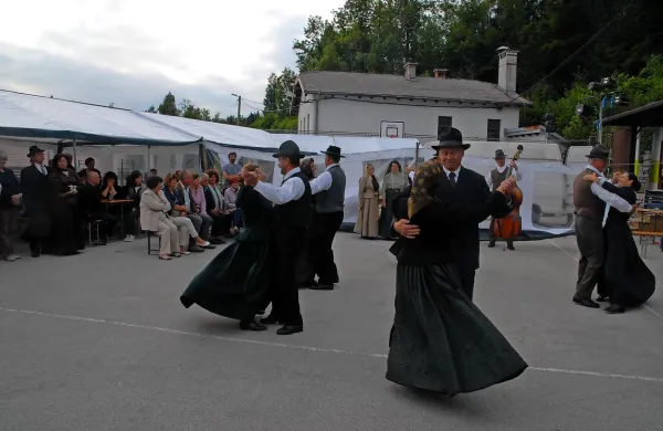 Zaplesali so folkloristi iz Kala nad Kanalom.