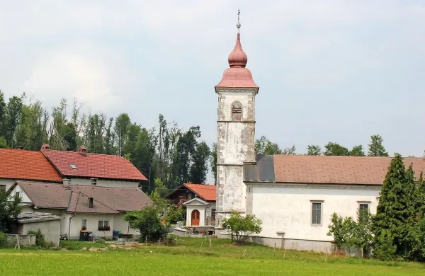 Nova krajevna skupnost nosi ime po zaselku Štivan, ki z župnijsko 
cerkvijo povezuje vse tri vasi.