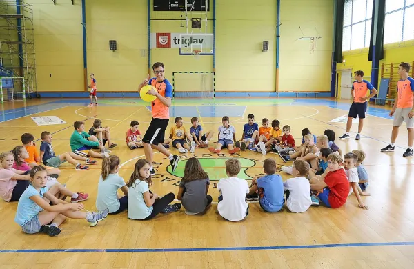 Mladim je na Ajdovskem na voljo pestra ponudba počitniških 
aktivnosti.